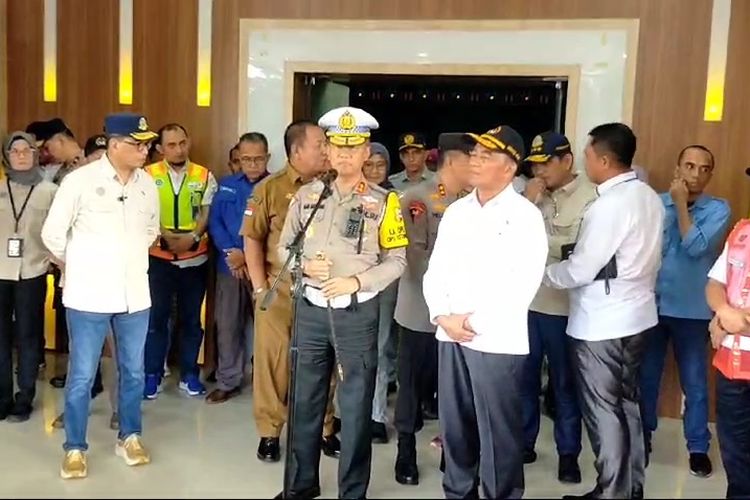 Kakorlantas Polri Irjen Aan Suhanan saat memberikan keterangan pers di Mapolda Lampung, Jumat (12/4/2024).