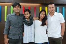 Nicholas Saputra dan Tara Basro Mesra di Pantai