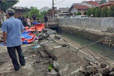 Tanggul Kali Cakung Kembali Jebol, Ditambal Pakai Karung Pasir