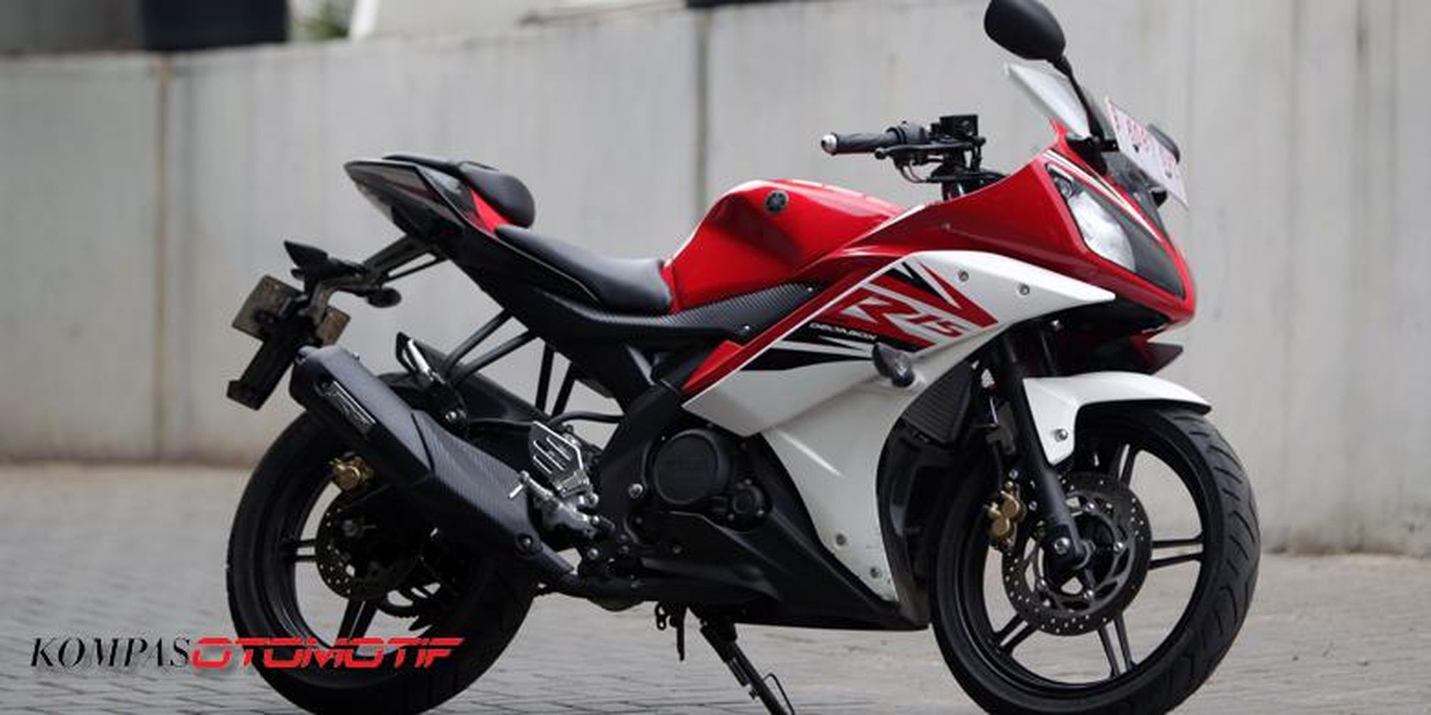 Adu Tampang Honda CBR150R Vs Yamaha R15