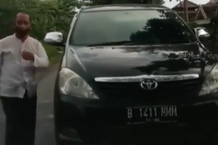 Pengemudi Toyota Innova lawan arah hingga mengancam memukul 