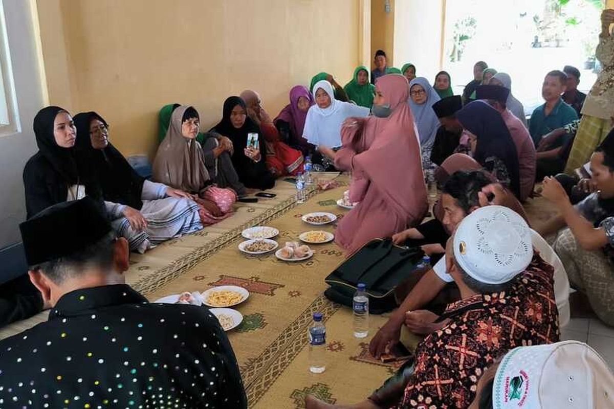 Polsek Temon membantu mediasi persoalan gagal berangkatnya calon jemaah umroh terbang via Bandar Udara Yogyakarta International Airport di Kapanewon Temon, Kabupaten Kulon Progo, Daerah Istimewa Yogyakarta. Mereka lantas pulang pakai dua mobil.