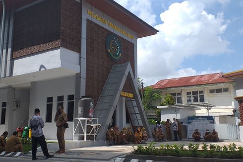 64 Kepala Sekolah SMP yang Mundur Datang ke Kejati Riau