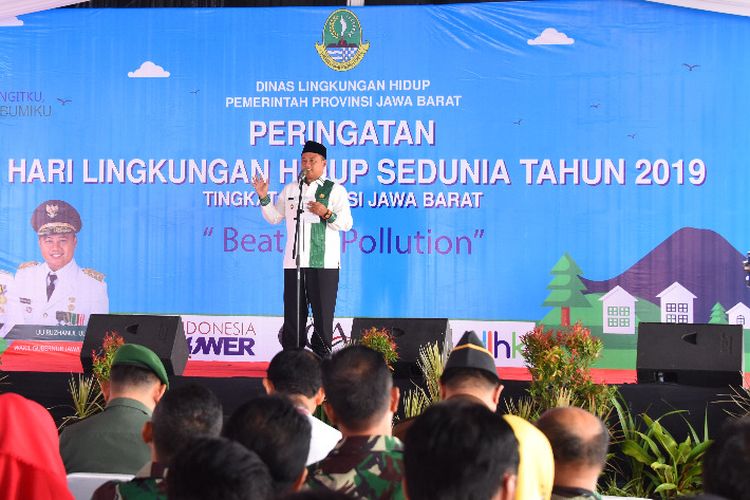 Wakil Gubernur Jawa Barat Uu Ruzhanul Ulum menghadiri perayaan Hari Lingkungan Hidup Sedunia Tingkat Provinsi Jawa Barat di Gedung Sate, Kota Bandung, Kamis (25/07/2019).
