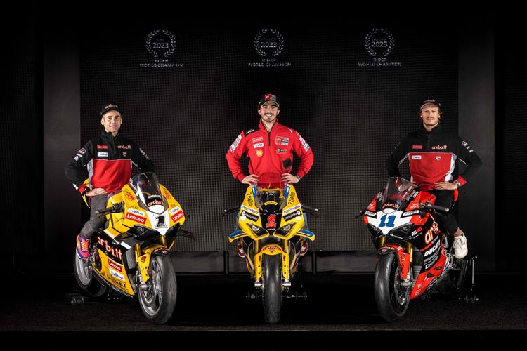 Replika motor balap Ducati Panigale V4 dan V2 dari MotoGP, WorldSBK, dan WorldSSP