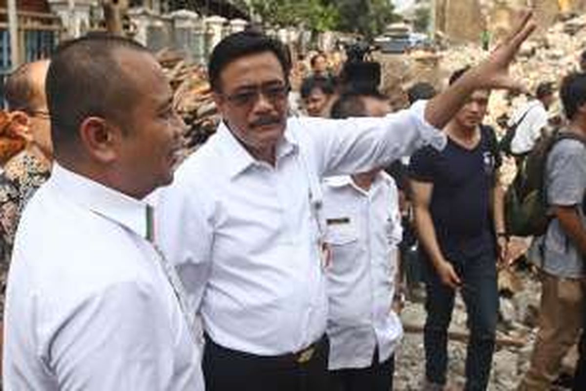 Wakil Gubernur DKI Jakarta Djarot Saiful Hidayat meninjau pekerjaan revitalisasi Pasar Rumput Manggarai, Jakarta, Rabu (19/10/2016). Di Pasar Rumput ini akan dibangun gedung 24-26 lantai rusunawa, 3-4 lantai pertama akan tetap difungsikan sebagai pasar. Pedagang yang selama ini berjualan telah dipindahkan ke tempat penampungan sementara (TPS) Pasar Rumput. 1000-an pedagang telah menempati TPS Pasar Rumput.