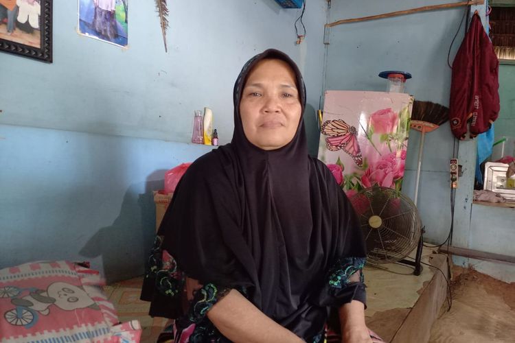 Rania (57) saat ditemui Kompas.com di kediamannya di RT 10 Desa Bumi Harapan, Kecamatan Sepaku, Kalimantan Timur (Kaltim), Sabtu (19/3/2022). 