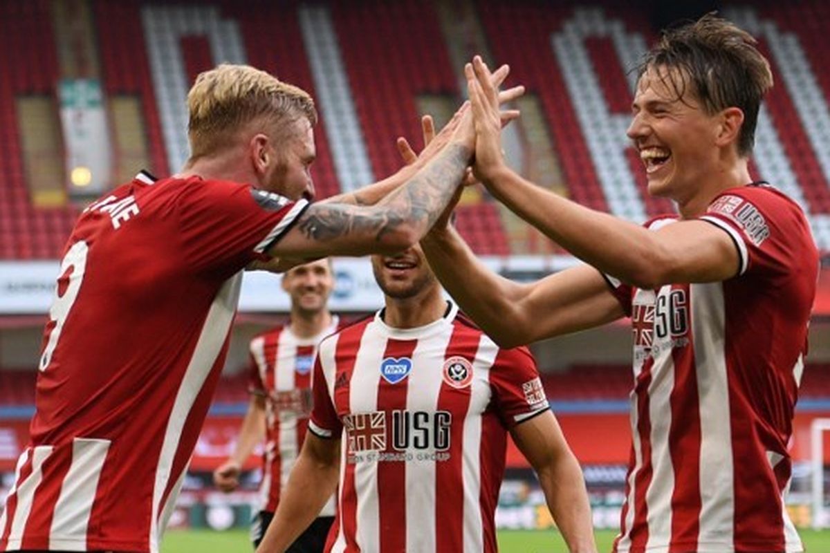 Pemain Sheffield United, Oliver McBurnie (kiri) dan Sander Berge (kanan) saat merayakan gol ke gawang Tottenham Hotspur pada lanjutan pekan ke-32 Liga Inggris, Jumat (3/7/2020) dini hari WIB.