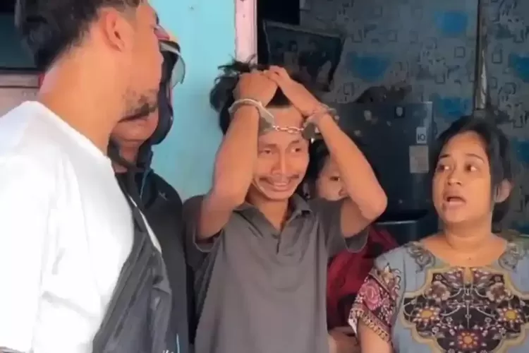 Diduga Jual Sabu dari Belakang Warung, Pria di Medan Menangis Saat Digerebek  Polisi