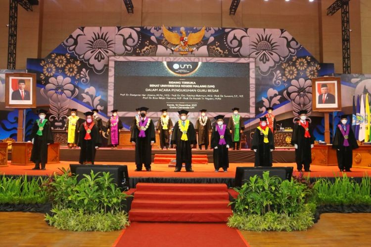Pengukuhan 5 guru besar Universitas Negeri Malang (UM) pada Kamis (16/12/2021).