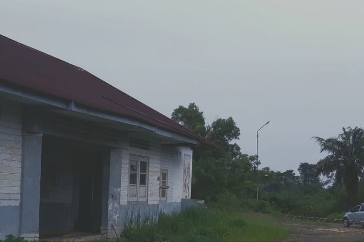 Salah satu bioskop khusus karyawan Pertamina yang kini sudah tak terpakai. Hanya digunakan sebagai tempat nongkrong anak muda setempat dan tempat istirahat sehabis bermain bola di lapangan belakangnya.