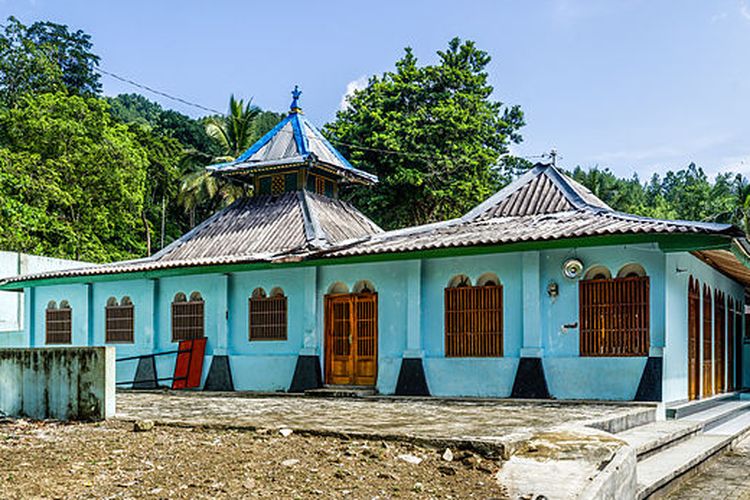 Masjid Saka Tunggal di Banyumas, merupakan masjid tertua di Indonesia