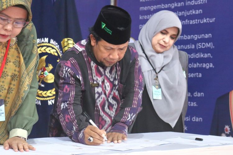 Sebagai implementasi dana zakat, Dompet Dhuafa melalui program Bina Santri Lapas (BSL) Lembaga Pelayan Masyarakat (LPM) bekerja sama dengan Rumah Tahanan Kelas I Pondok Bambu, Jakarta Timur, berkontribusi untuk warga binaan melalui pelatihan mental spiritual, kemandirian, kepribadian hingga motivasi hidup yang lebih baik.