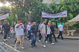 Kondisi Terkini Hotel Sultan: Simpatisan Berbaris Demo Tolak Eksekusi Pengosongan