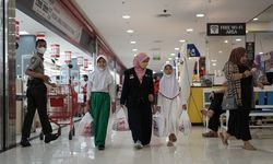 Berkat Muharram Fest, Anak Kelas 2 SD Ini Bisa Beli Sepatu Baru