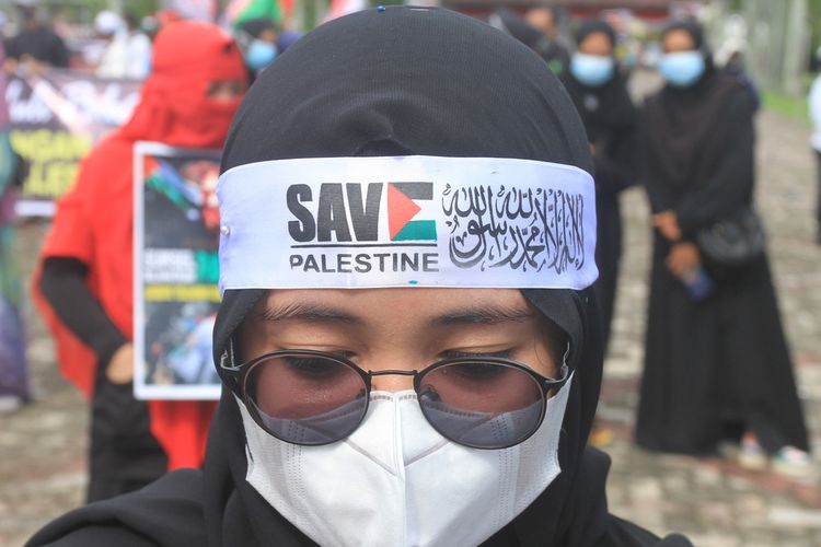 Aksi solidaritas penggalangan dana untuk Palestina yang berlangsung di halaman DPRD Provinsi Sumatera Selatan, Jumat (21/5/2021).