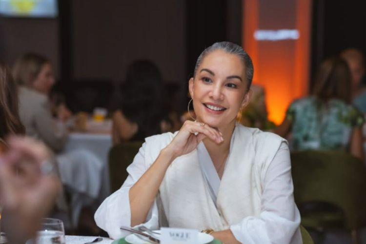 Dicibir karena Pertahankan Rambut Beruban, Respons Nadya Hutagalung Tuai Pujian