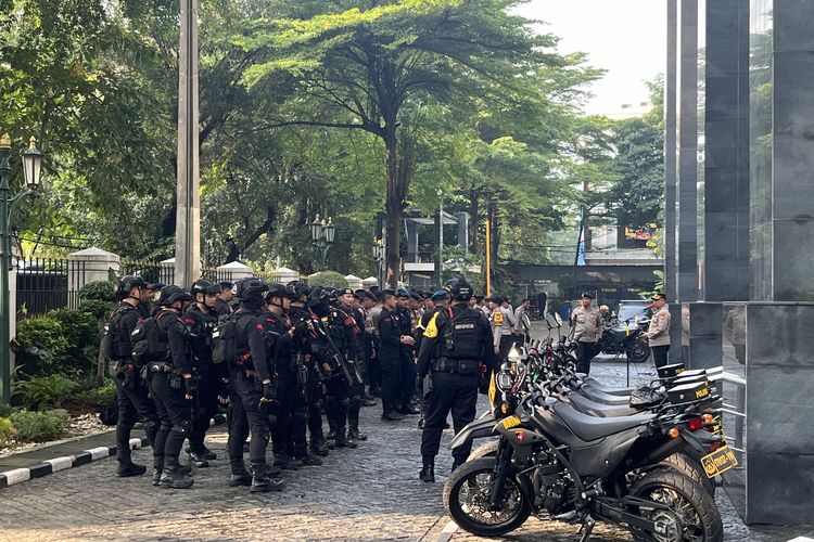Jelang Sidang Hasto, Polisi Gelar Apel Depan Pengadilan Tipikor
