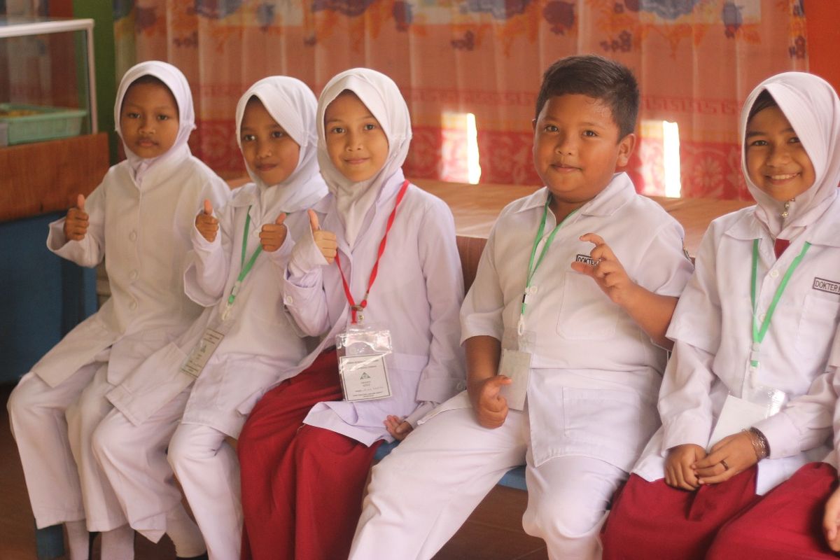 Para siswa dokter kecil yang menjadi duta kesehatan sekolah SDN 005/V Kuala Tungkal, Tanjung Jabung Barat, Jambi