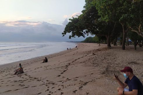 Obyek Wisata Pantai Kuta Dibuka, Pengunjung Wajib Tunjukkan Kartu Vaksin