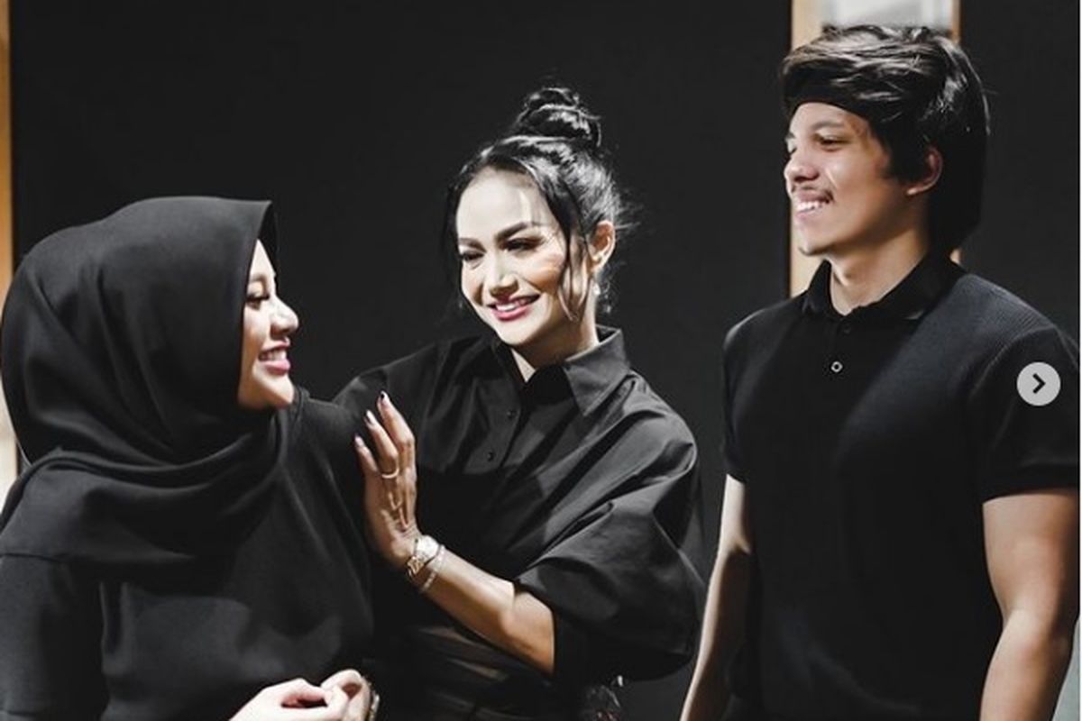 Youtuber Atta Halilintar, penyanyi Krisdayanti, dan Aurel Hermansyah diketahui sedang menyiapkan proyek kolaborasi.