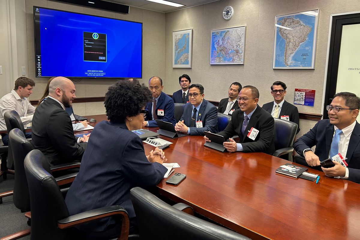 PT Pertamina (Persero) melakukan pertemuan dengan United States of America (US) Department of Energy (DOE) di Washington DC. 
