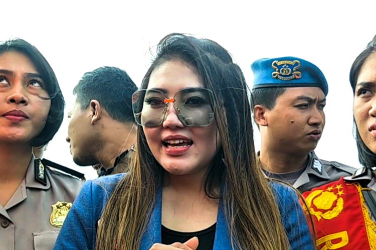 Penyanyi dangdut Via Vallen saat tampil di Ancol Gempita Festival, pantai Lagoon, Ancol, Jakarta Utara, Selasa (1/12/2019).