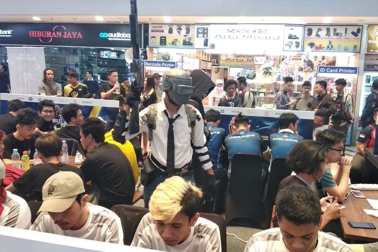 NXL Mobile Esports Cup 2019 diselenggarakan di Mangga Dua Mall, Jakarta. Ajang ini diikuti oleh lebih dari 200 peserta.