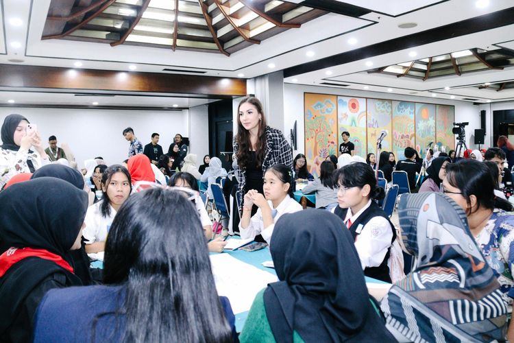 Global Girls Creating Change (G2C2) menutup rangkaian kegiatan road show bertajuk ?Workshop Global Girls Creating Change (G2C2): Perempuan Muda Siap Pimpin Aksi Iklim? di kota Jakarta sebagai kota kelima.