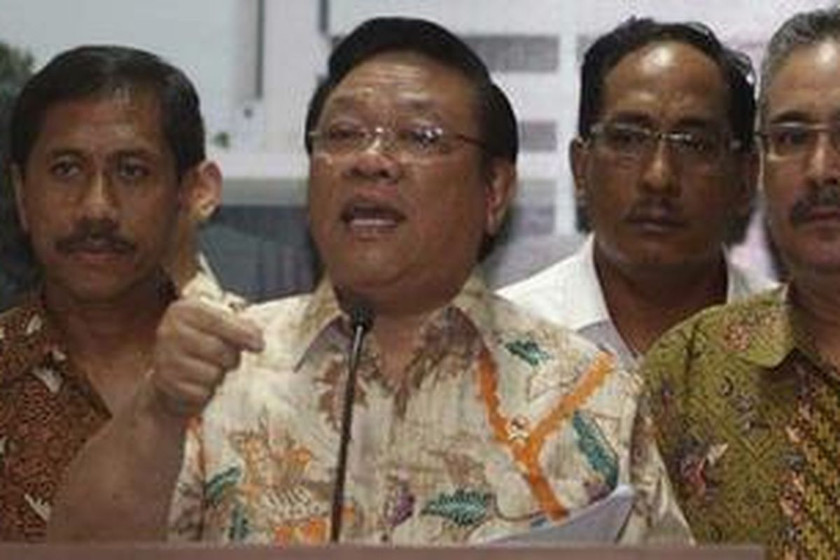 Pejabat Sementara Menteri Pemuda dan Olahraga, Agung Laksono.