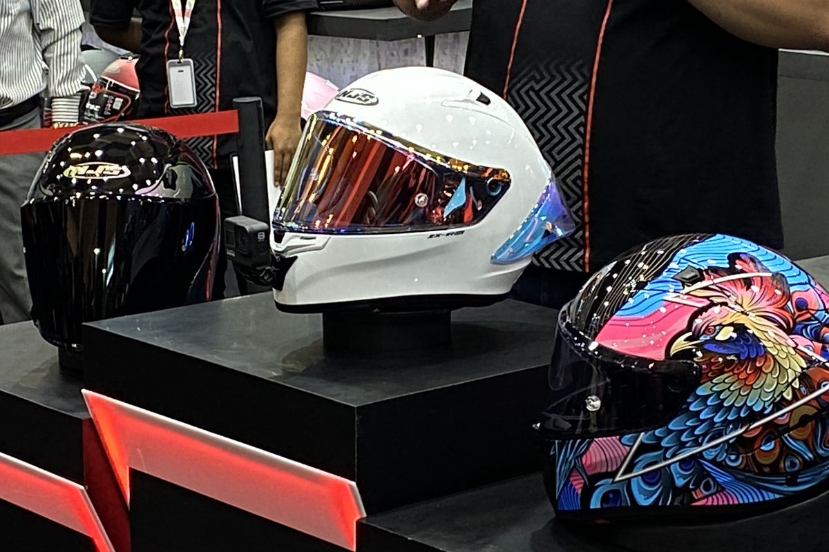 Helm baru NJS, ZX-1R GT dan Kairoz GT diperkenalkan di IMOS 2023