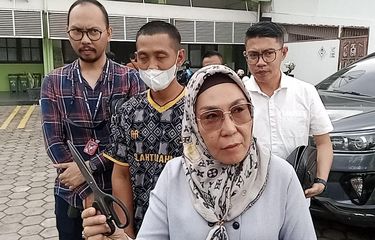 Titis Rachmawati kuasa hukum keluarga AR bayi delapan bulan yang jarinya putus usai digunting oleh perawat.