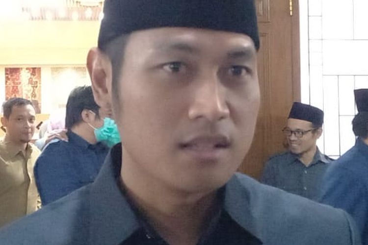 Bupati Tuban Aditya Halindra Faridzky yang hadir di DPRD Tuban pada Rabu (2/11/2022).