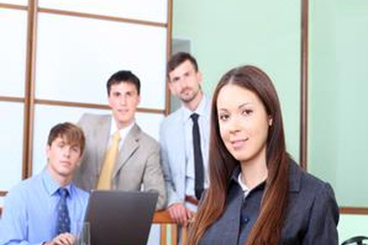 Pertemuan sebaiknya juga dihadiri oleh penyelia tepat di atas Anda, dan pihak personalia.