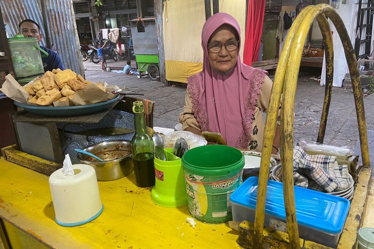 Kemaron lontong balap yang dahulu dipikul terasa berat menjadi asal-usul nama Lontong Balap 