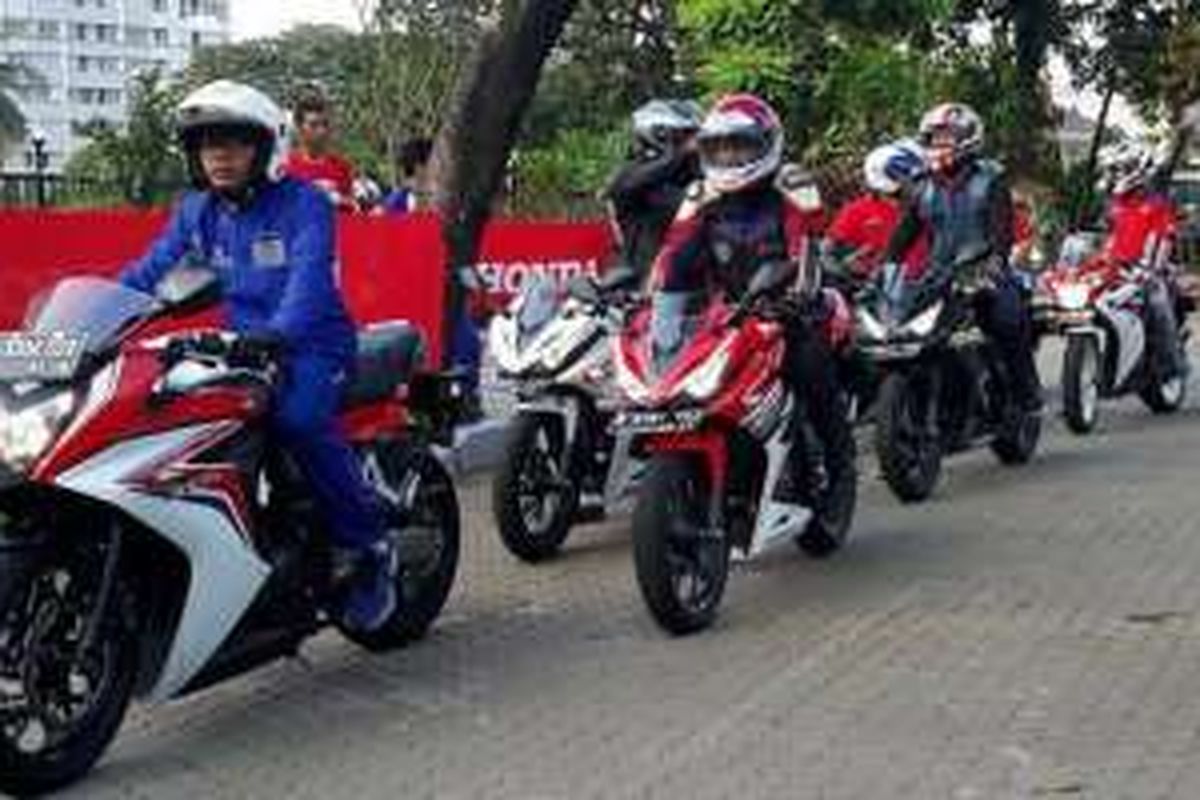 Para peserta yang sedang menjajal performa All New CBR150R.