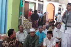 Seriusnya Ahok Dengarkan Ceramah di Masjid Nurul Iman