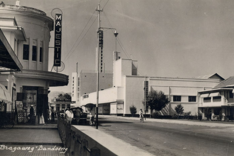 Foto Bioskop Majestic dan rumah di Jalan Braga tahun 1938