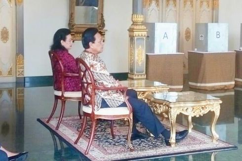 Sultan dan Keluarga Keraton Gunakan Hak Pilihnya di TPS 09