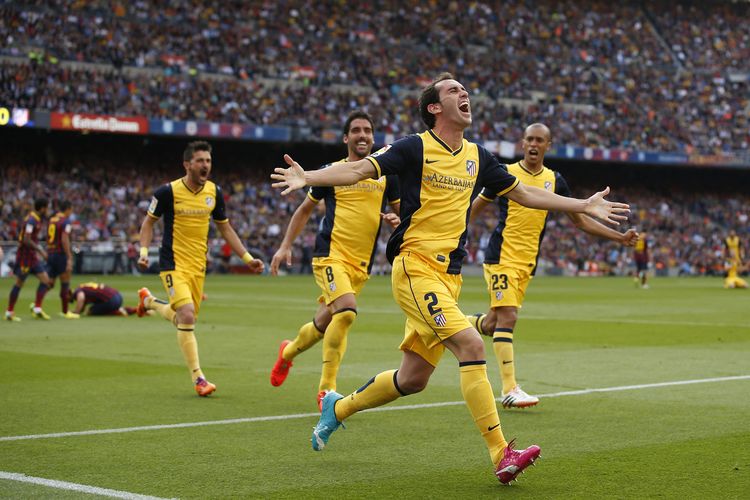 Diego Godin merayakan gol ke gawang Barcelona pada laga penentu gelar Liga Spanyol 2013-2014.