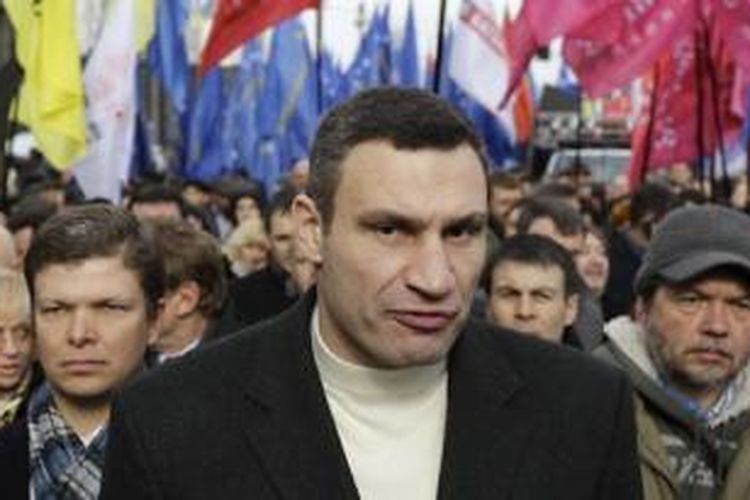 Juara tinju kelas berat Vitali Klitschko menyatakan niatnya untuk bertarung dalam pemilihan presiden Ukraina pada Maret 2015.