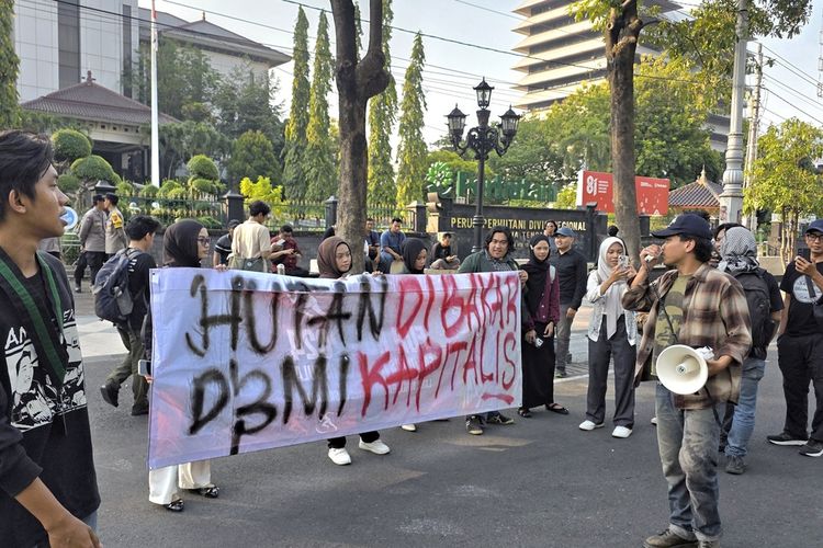 Mahasiswa di Semarang Demo, Tuntut Karhutla Ditetapkan Sebagai Bencana Nasional