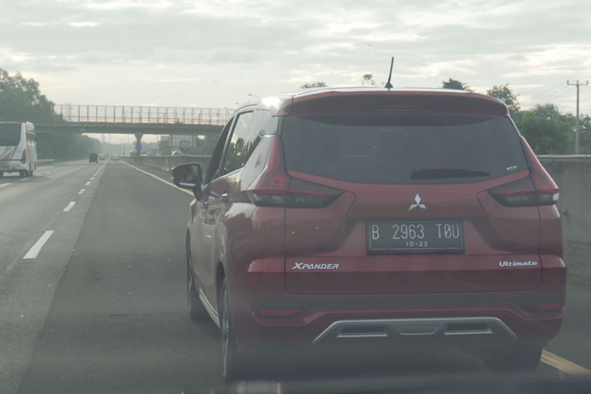 Suasana perjalanan ekspedisi komparasi Tol Trans Jawa - Pantura oleh tim Otomotif Kompas.com