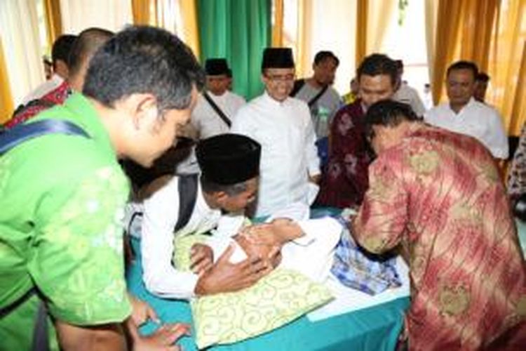 Sunatan Massal di Pendopo Shaba Swagata Blambangan Banyuwangi dalam rangka Festival Anak Yatim Kamis (23/10/2014)