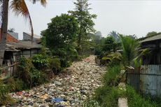 Kali Bahagia di Babelan Bekasi Tertutup Sampah Plastik