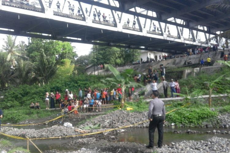 Lokasi penemuan mayat perempuam tanpa identitas di bawah jembatan Sungai Krasak, Salam, Kabupaten Magelang, Kamis (6/7/2017).