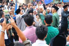 Daftar ke KPU, Paslon Zul-Rohmi Selfie dengan Massa Pendukung