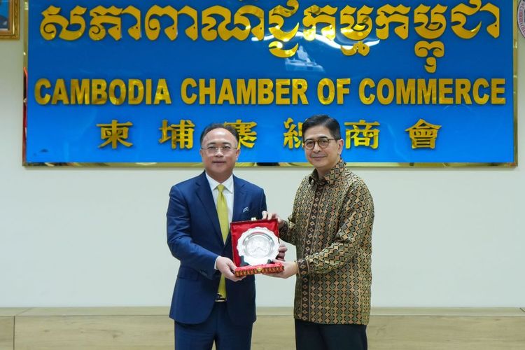 Delegasi Association of Southeast Asian Nations-Business Advisory Council (ASEAN-BAC) yang dipimpin Ketua ASEANBAC Arsjad Rasjid dalam kunjungan ke Phnom Penh, Kamboja, Rabu, (5/4/2023).