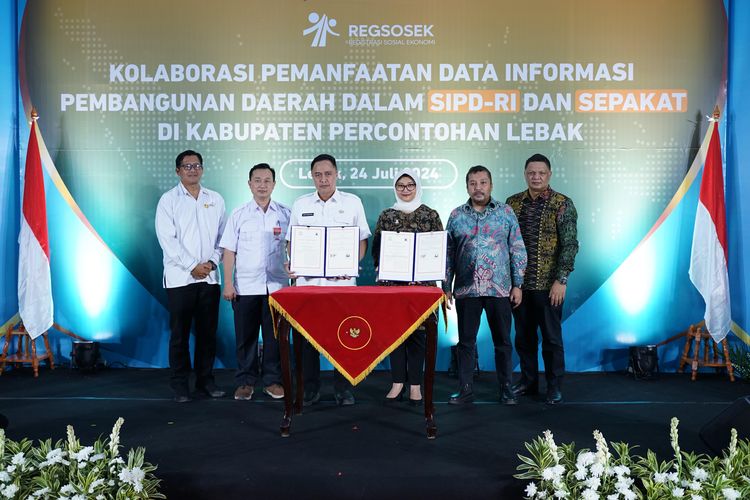 Kabupaten Lebak, jadi percontohan penerapan data Regsosek dengan aplikasi SEPAKAT.  Hal ini ditandai dengan penandatangan kerja sama antara Kementerian PPN/Bappenas dengan Bupati Lebak. 