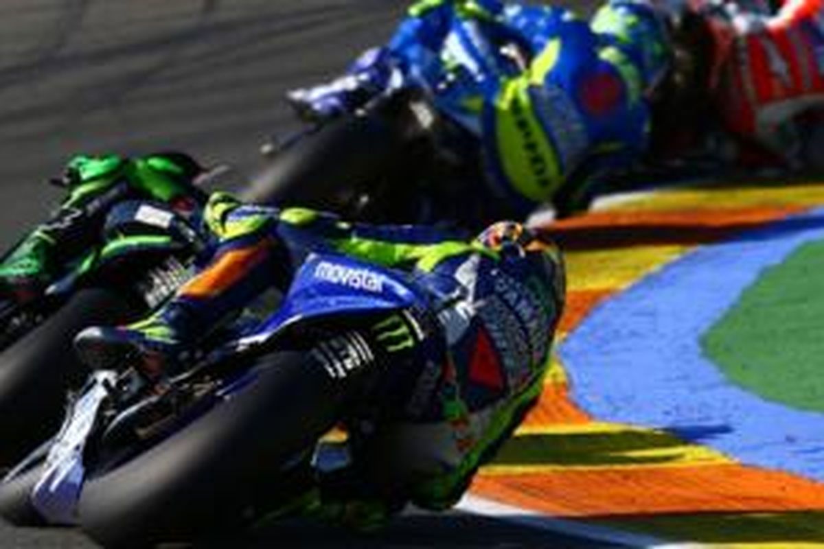 Aksi mengagumkan Valentino Rossi di seri terakhir MotoGP 2015 di Valencia.